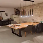 Croatian Family Pool House Near Sea בית נופש *