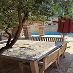 Croatian Family Pool House Near Sea בית נופש