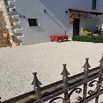 Croatian Family Pool House Near Sea בית נופש *