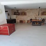 בית נופש Croatian Family Pool House Near Sea *