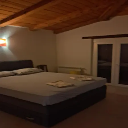 Croatian Family Pool House Near Sea בית נופש