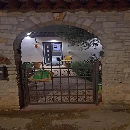 בית נופש Croatian Family Pool House Near Sea Tar-Vabriga