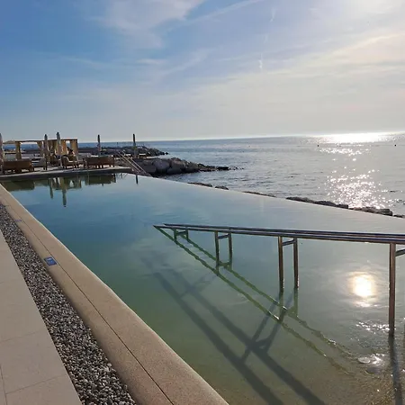 בית נופש Croatian Family Pool House Near Sea *